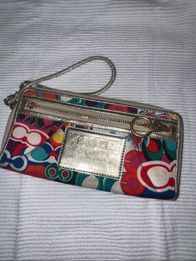 Coach Poppy early 2000’s Pop C Graffiti multicolor wristlet